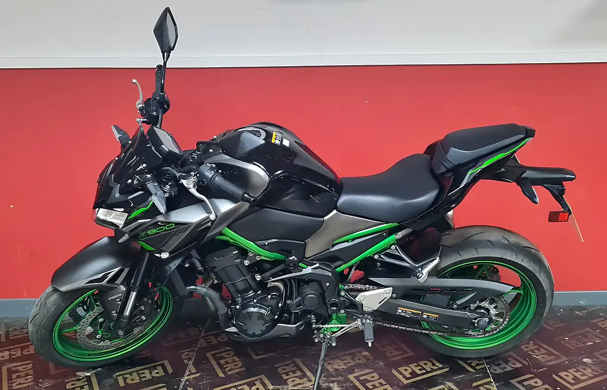 Used 2023 Kawasaki Z900 Green - Interior and Exterior details 4
