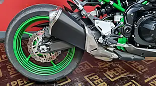 Used 2023 Kawasaki Z900 Green - Interior and Exterior details 7