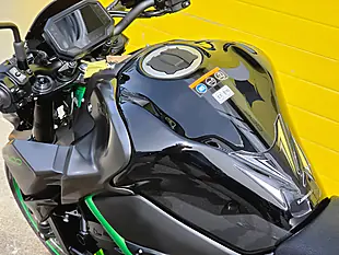 Used 2023 Kawasaki Z900 Performance Edition Grey - Interior and Exterior details 17