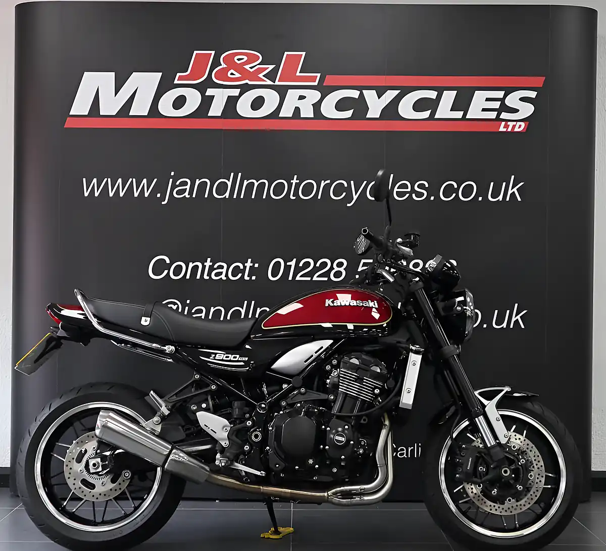 Used 2023 Kawasaki Z900 RS Red - Front View