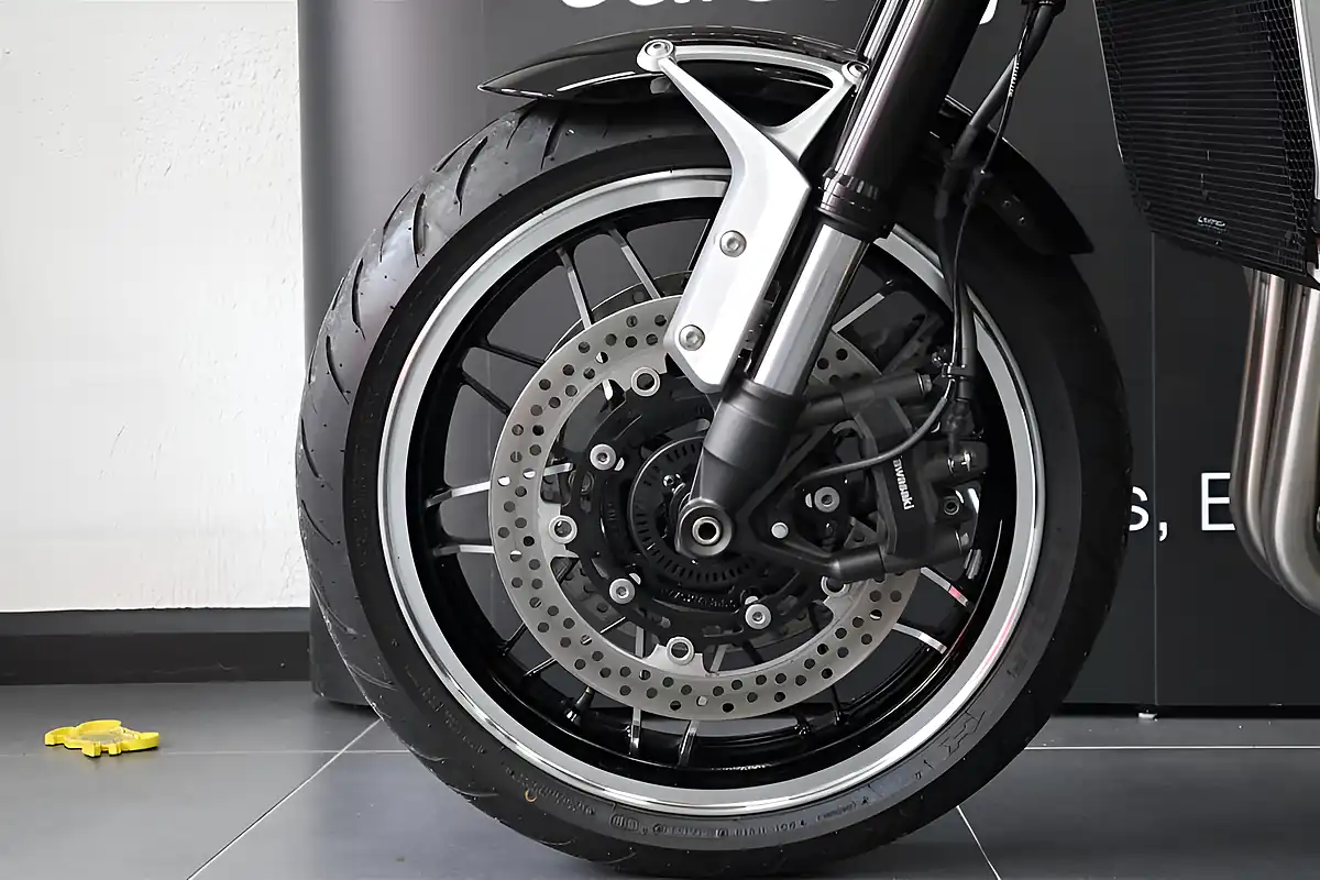 Used 2023 Kawasaki Z900 RS Red - Interior and Exterior details 13