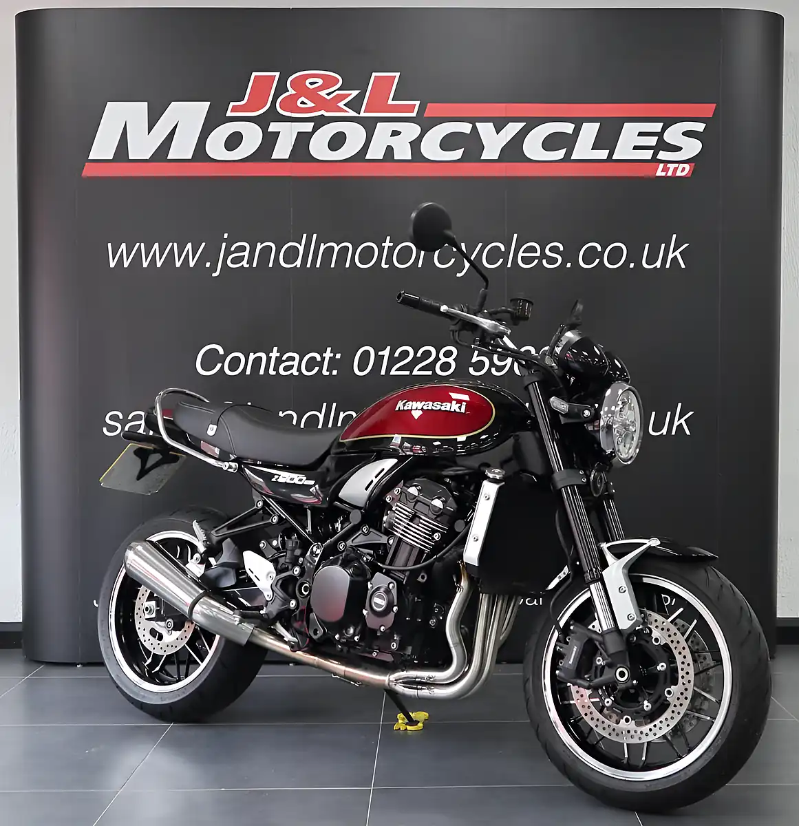 Used 2023 Kawasaki Z900 RS Red - Interior and Exterior details 3