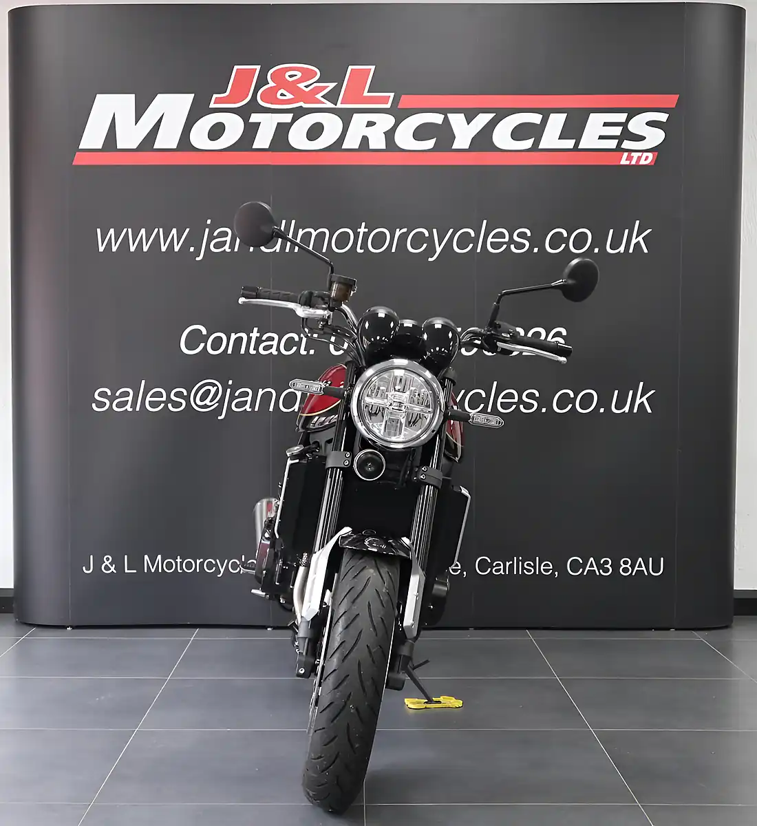 Used 2023 Kawasaki Z900 RS Red - Interior and Exterior details 4