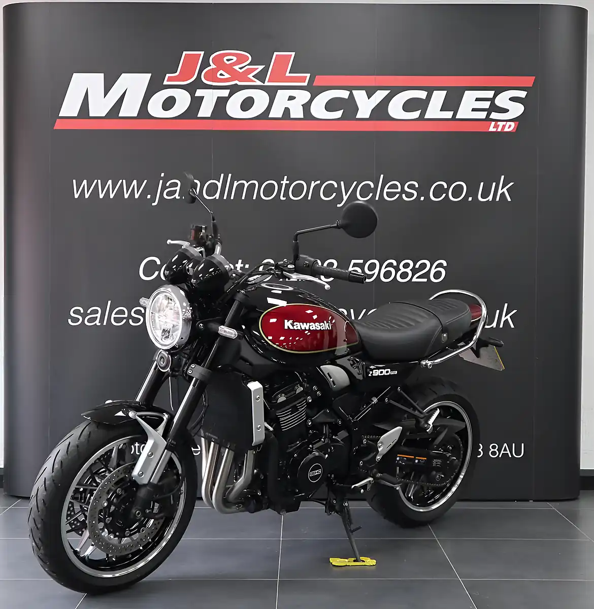 Used 2023 Kawasaki Z900 RS Red - Interior and Exterior details 5