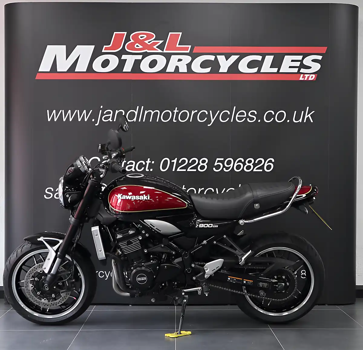 Used 2023 Kawasaki Z900 RS Red - Interior and Exterior details 6