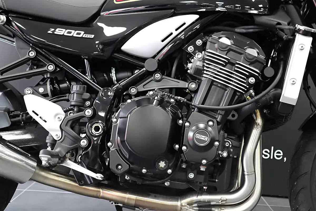 Used 2023 Kawasaki Z900 RS Red - Interior and Exterior details 7