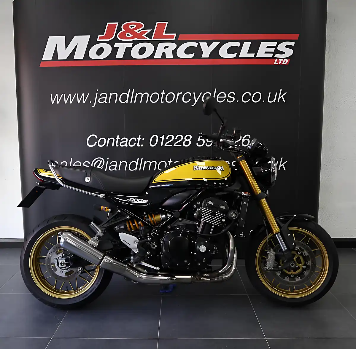 Used 2023 Kawasaki Z900 RS Yellow Ball Black/Yellow - Front View