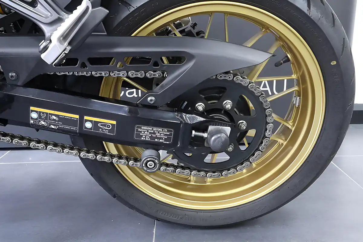 Used 2023 Kawasaki Z900 RS Yellow Ball Black/Yellow - Interior and Exterior details 15