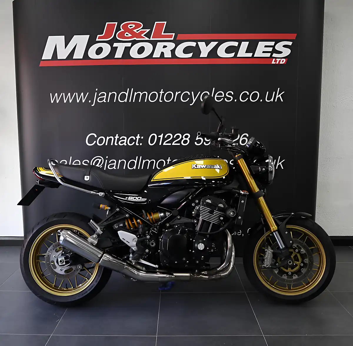 Used 2023 Kawasaki Z900 RS Yellow Ball Black/Yellow - Interior and Exterior details 2