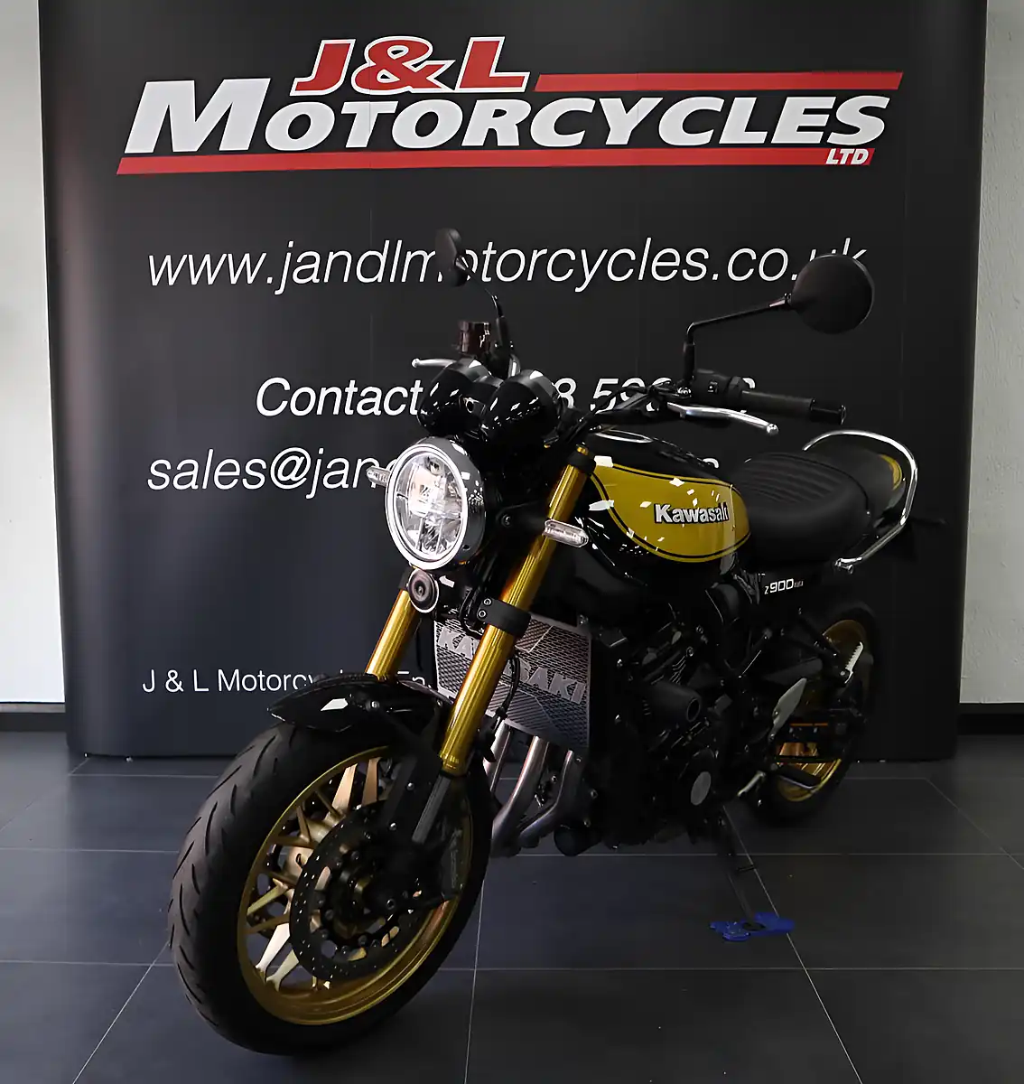 Used 2023 Kawasaki Z900 RS Yellow Ball Black/Yellow - Interior and Exterior details 5