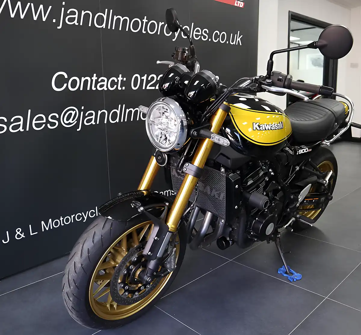 Used 2023 Kawasaki Z900 RS Yellow Ball Black/Yellow - Interior and Exterior details 7