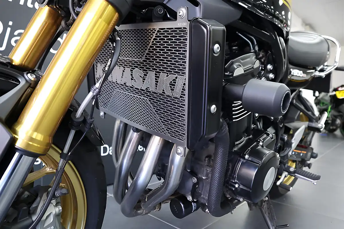 Used 2023 Kawasaki Z900 RS Yellow Ball Black/Yellow - Interior and Exterior details 8