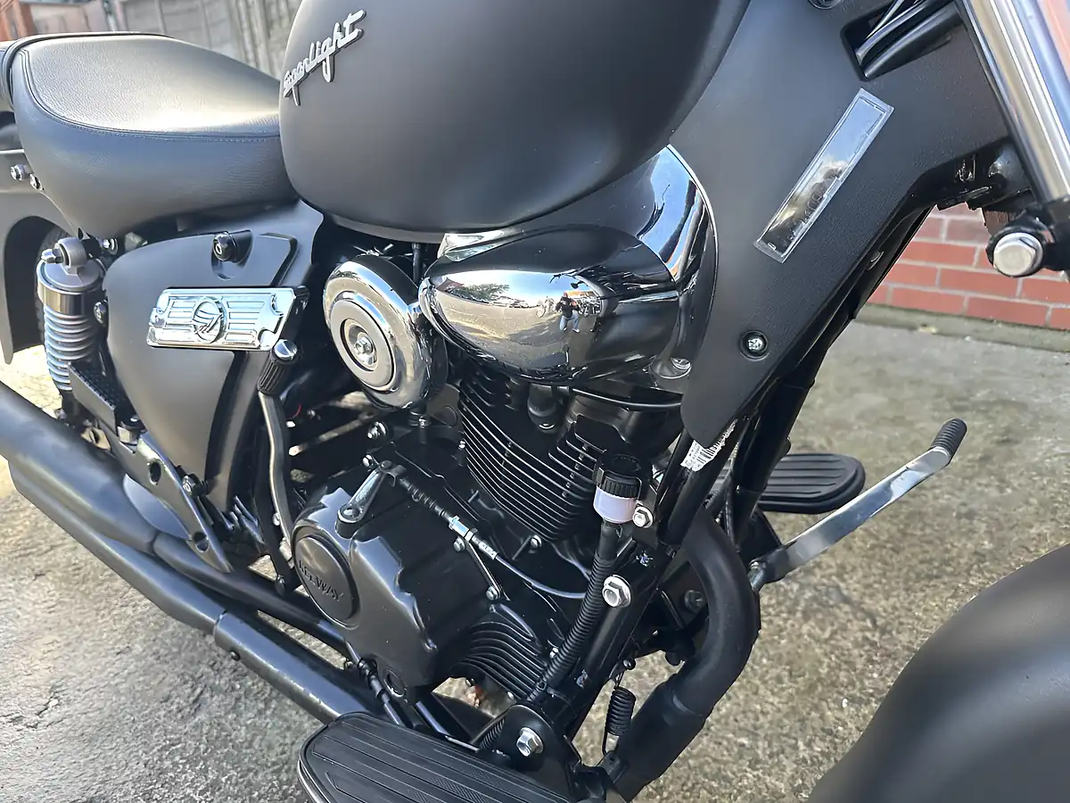 Used 2023 Keeway Superlight 125 Black - Interior and Exterior details 12