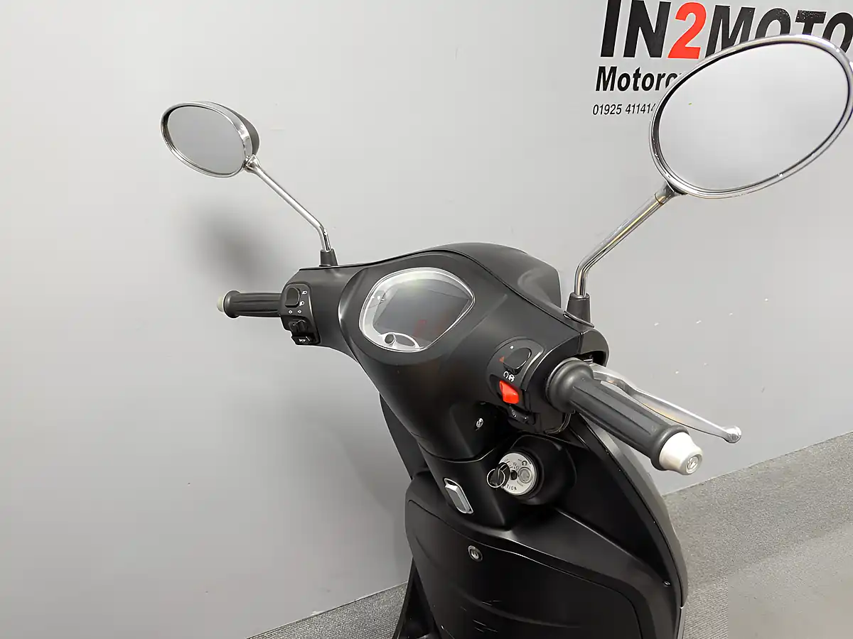 Used 2023 Keeway Versilia 125 Black - Interior and Exterior details 16