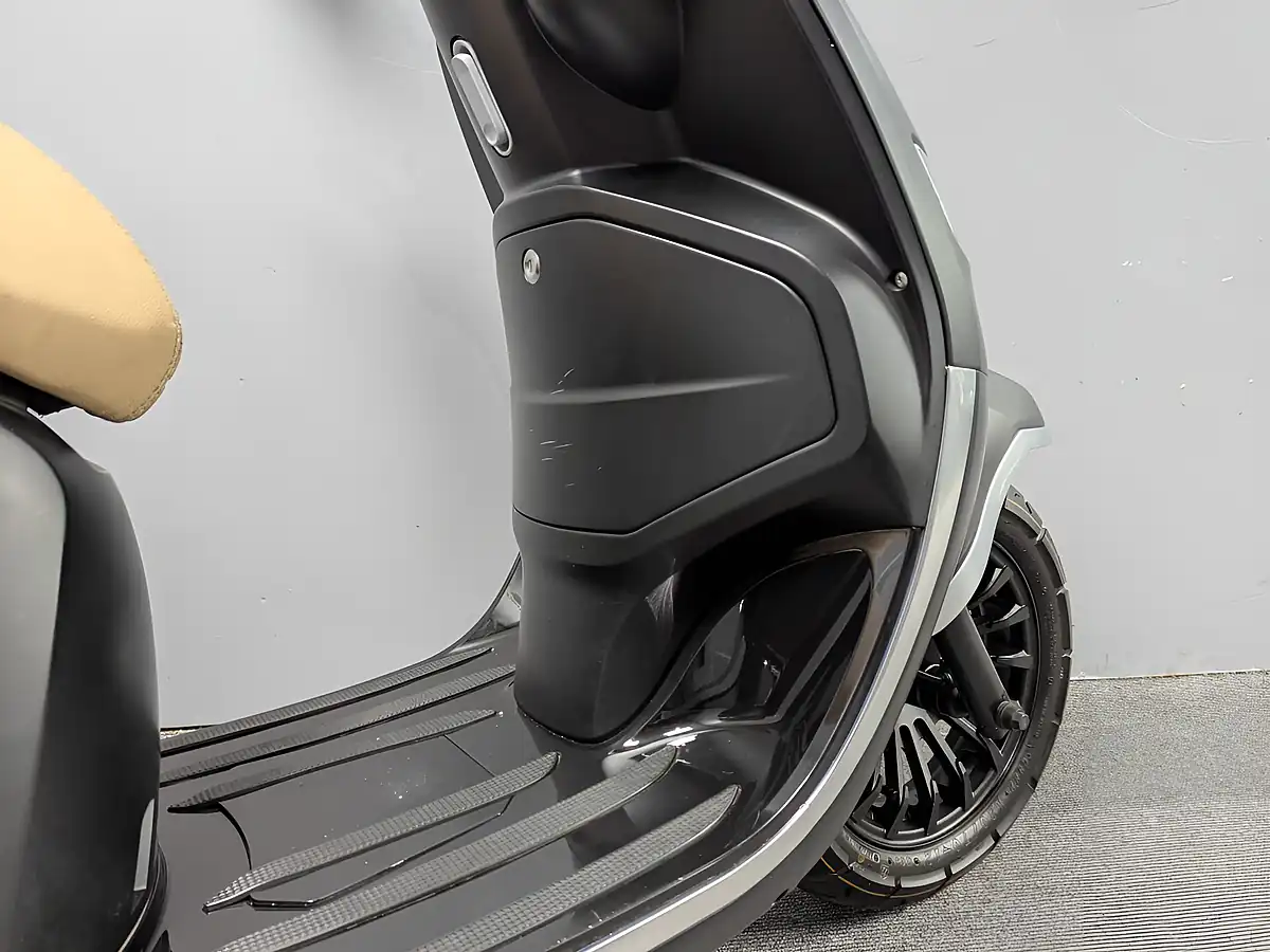 Used 2023 Keeway Versilia 125 Black - Interior and Exterior details 5