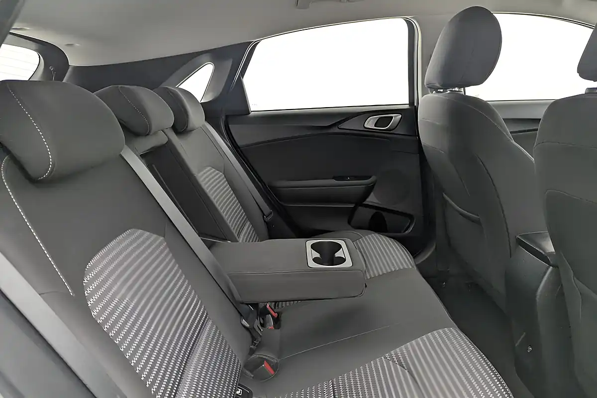Used 2023 Kia Ceed 2 White - Interior and Exterior details 10
