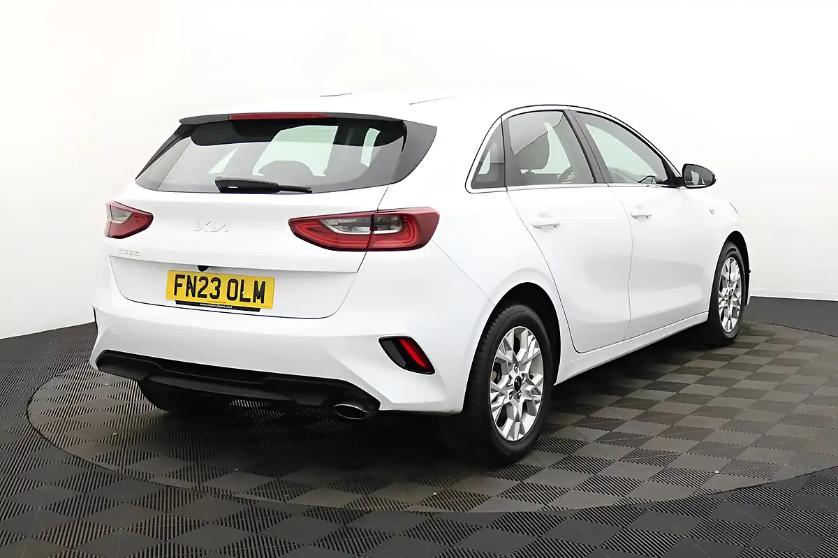 Used 2023 Kia Ceed 2 White - Interior and Exterior details 3