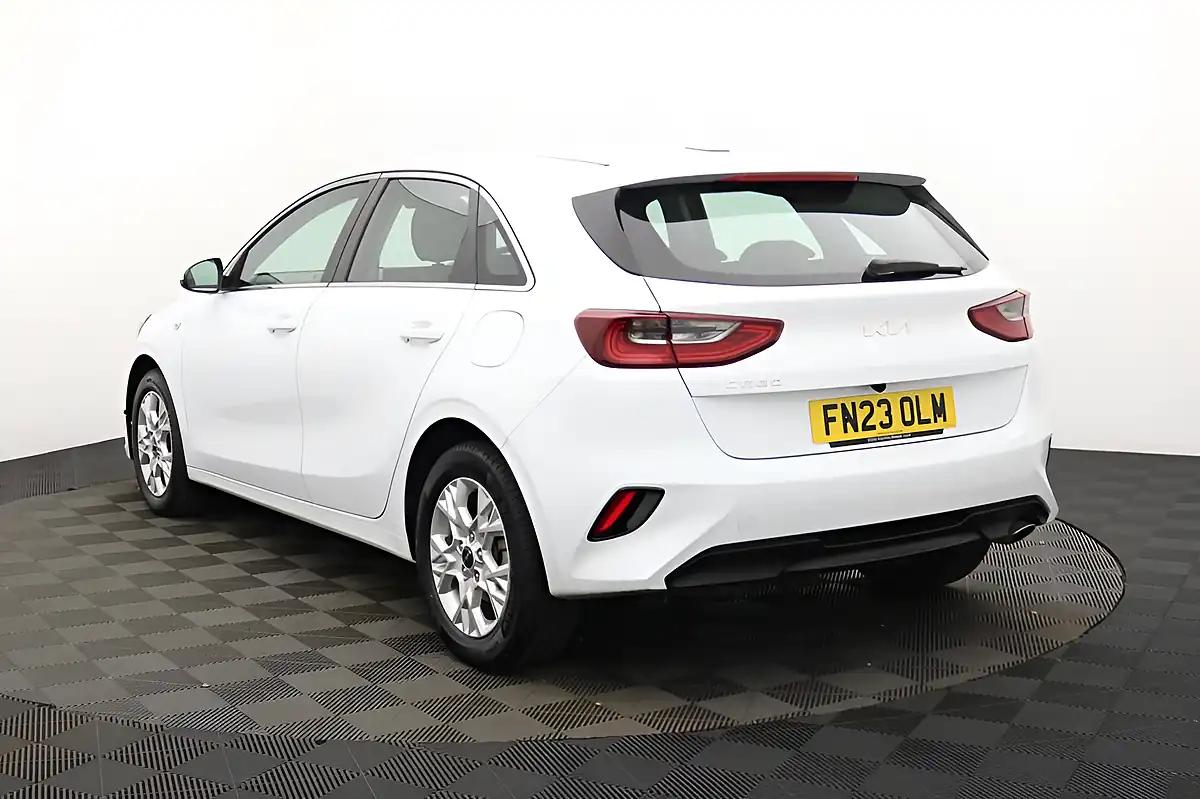 Used 2023 Kia Ceed 2 White - Interior and Exterior details 5
