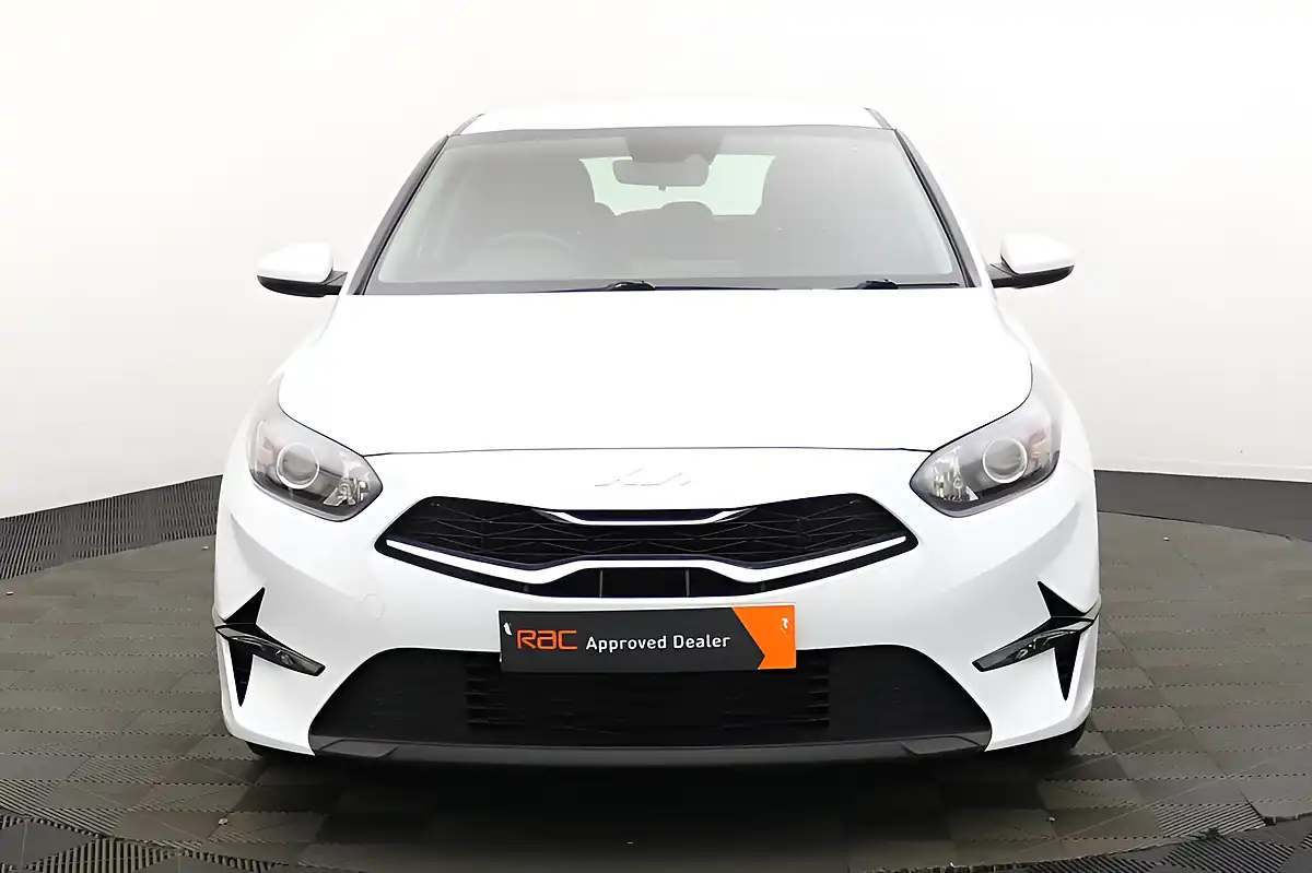 Used 2023 Kia Ceed 2 White - Interior and Exterior details 7