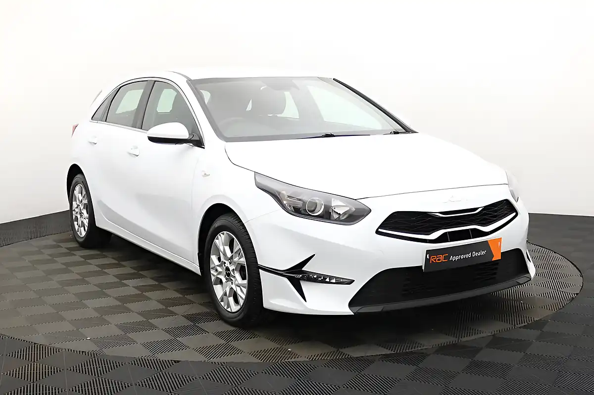 Used 2023 Kia Ceed 2 White - Interior and Exterior details 8