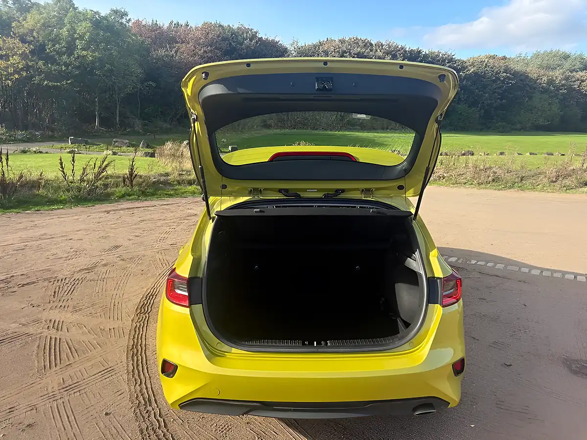 Used 2023 Kia Ceed 2 Yellow - Interior and Exterior details 15