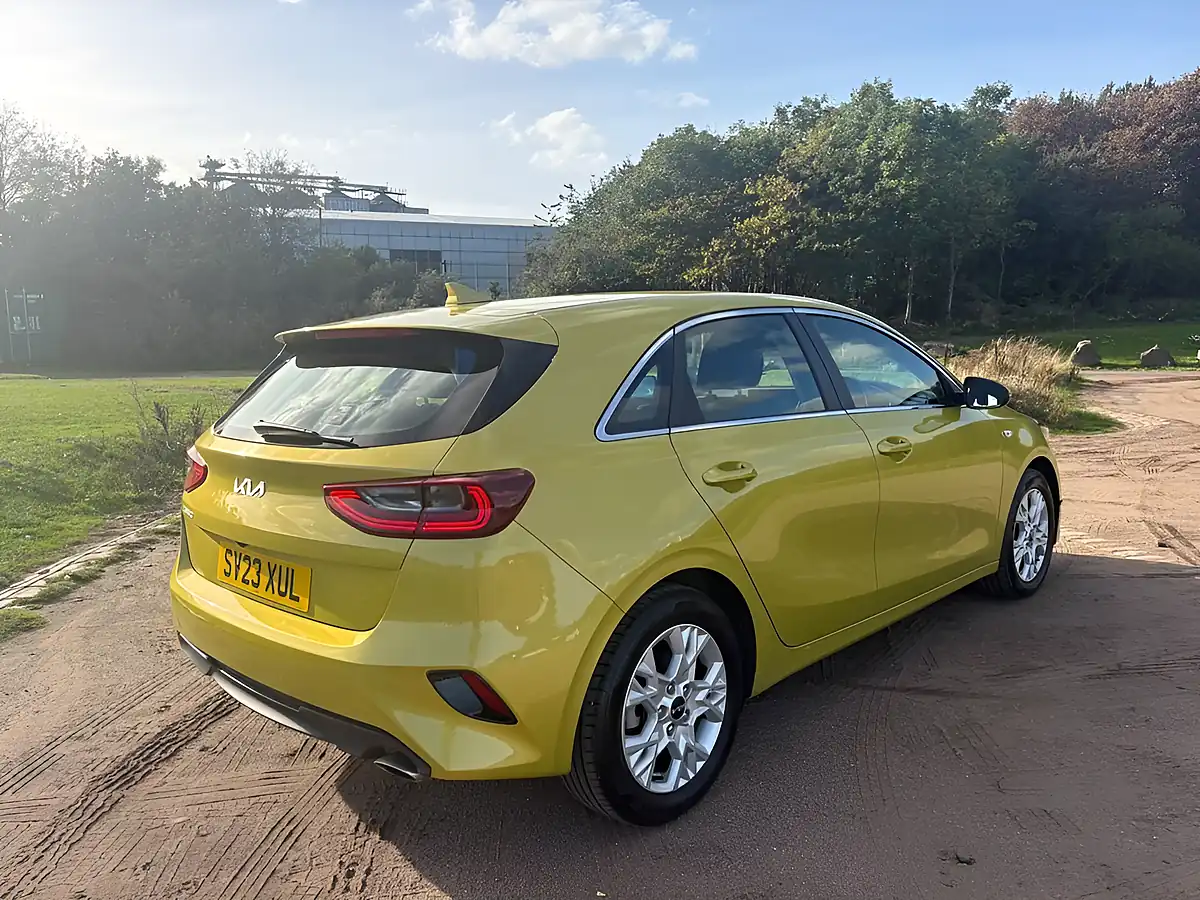 Used 2023 Kia Ceed 2 Yellow - Interior and Exterior details 17
