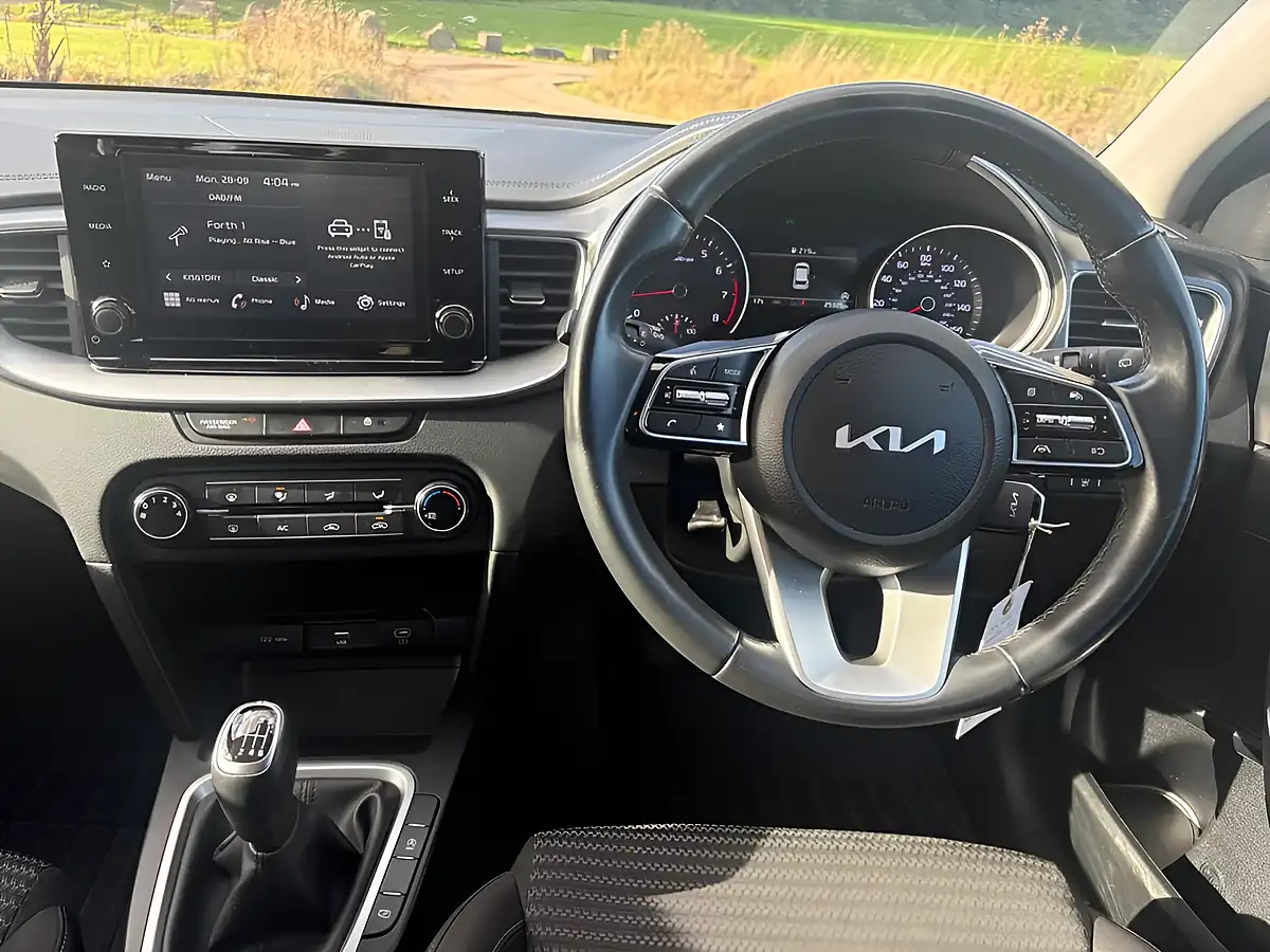 Used 2023 Kia Ceed 2 Yellow - Interior and Exterior details 18