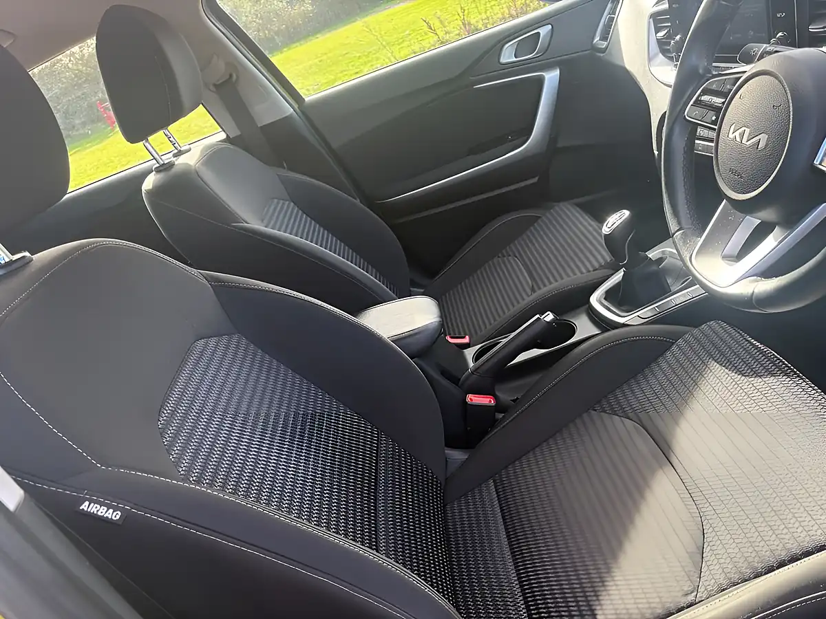 Used 2023 Kia Ceed 2 Yellow - Interior and Exterior details 19