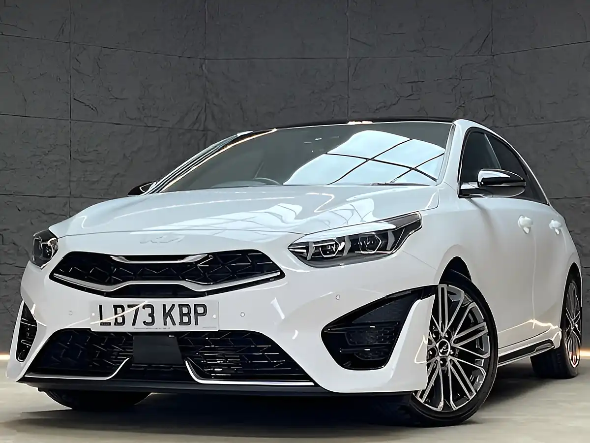 Used 2023 Kia Ceed GT-Line S White - Front View
