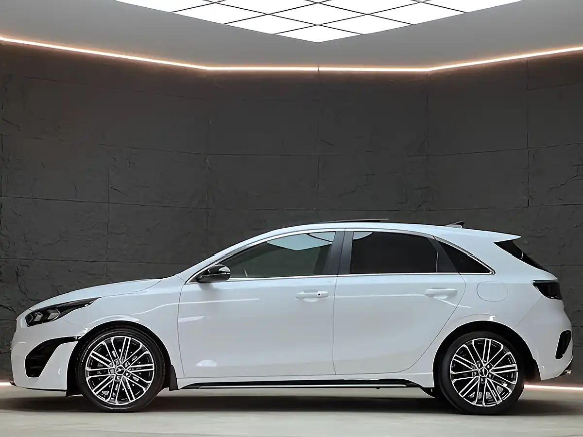 Used 2023 Kia Ceed GT-Line S White - Interior and Exterior details 11