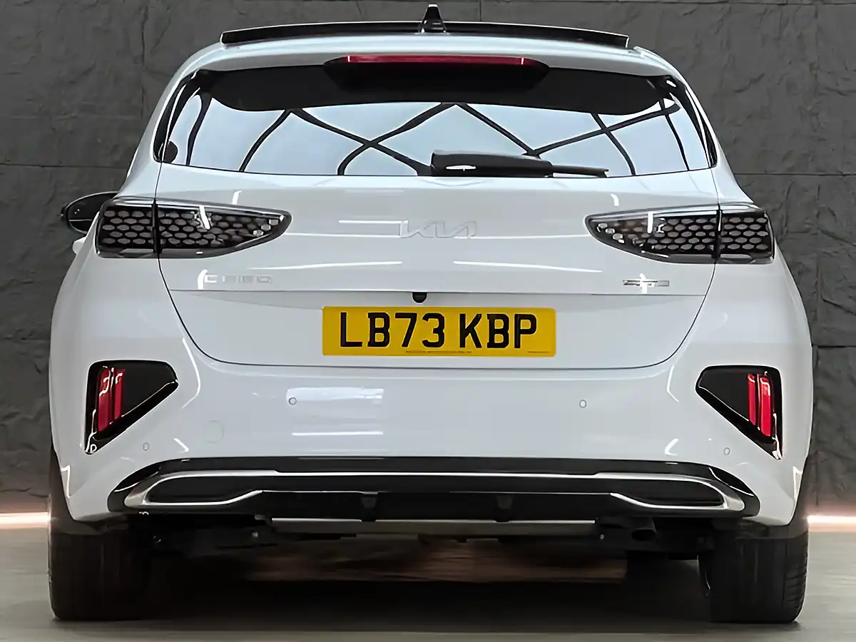 Used 2023 Kia Ceed GT-Line S White - Interior and Exterior details 17