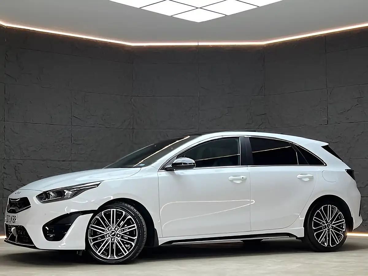 Used 2023 Kia Ceed GT-Line S White - Interior and Exterior details 7