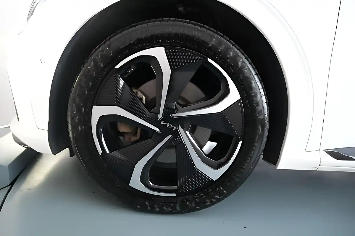 Used 2023 Kia EV6 GT-Line S White - Interior and Exterior details 16