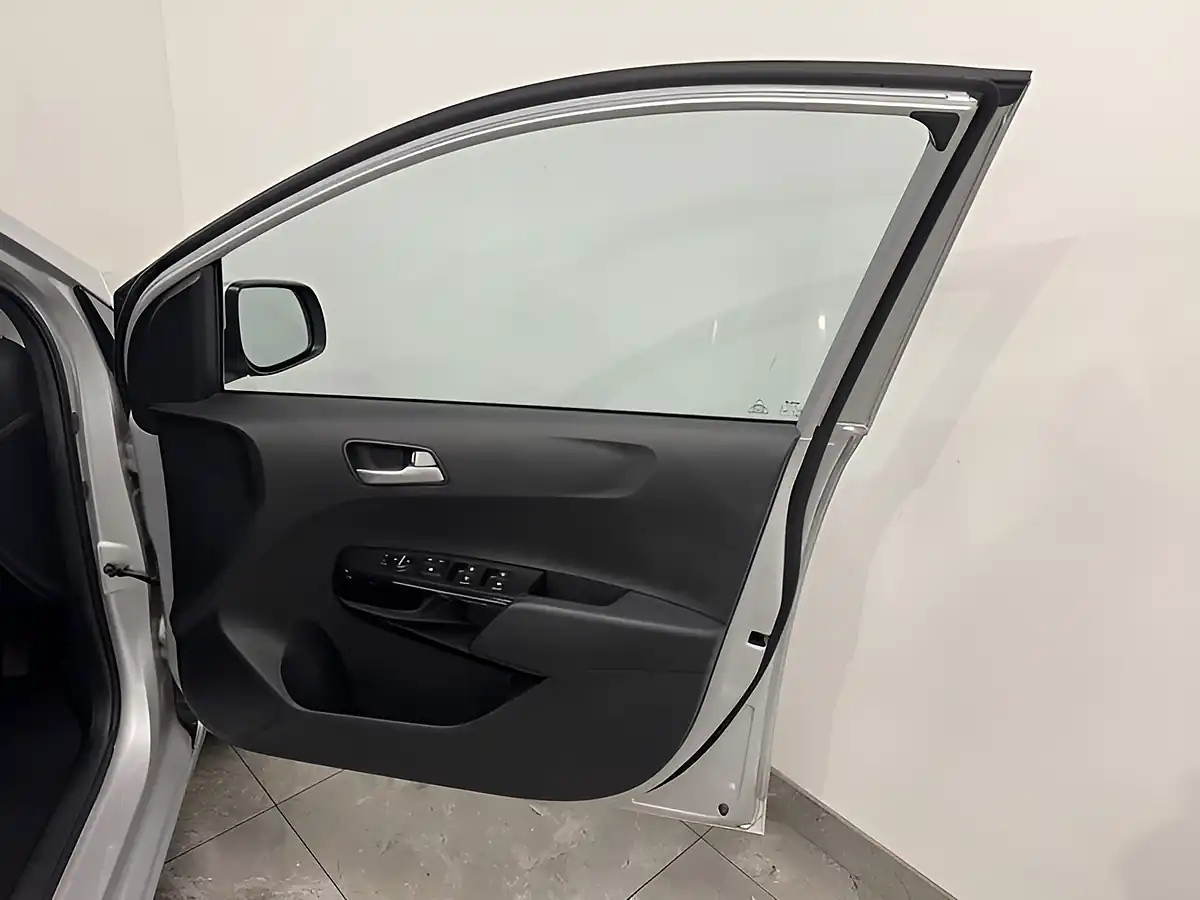 Used 2023 Kia Picanto 2 Silver - Interior and Exterior details 11