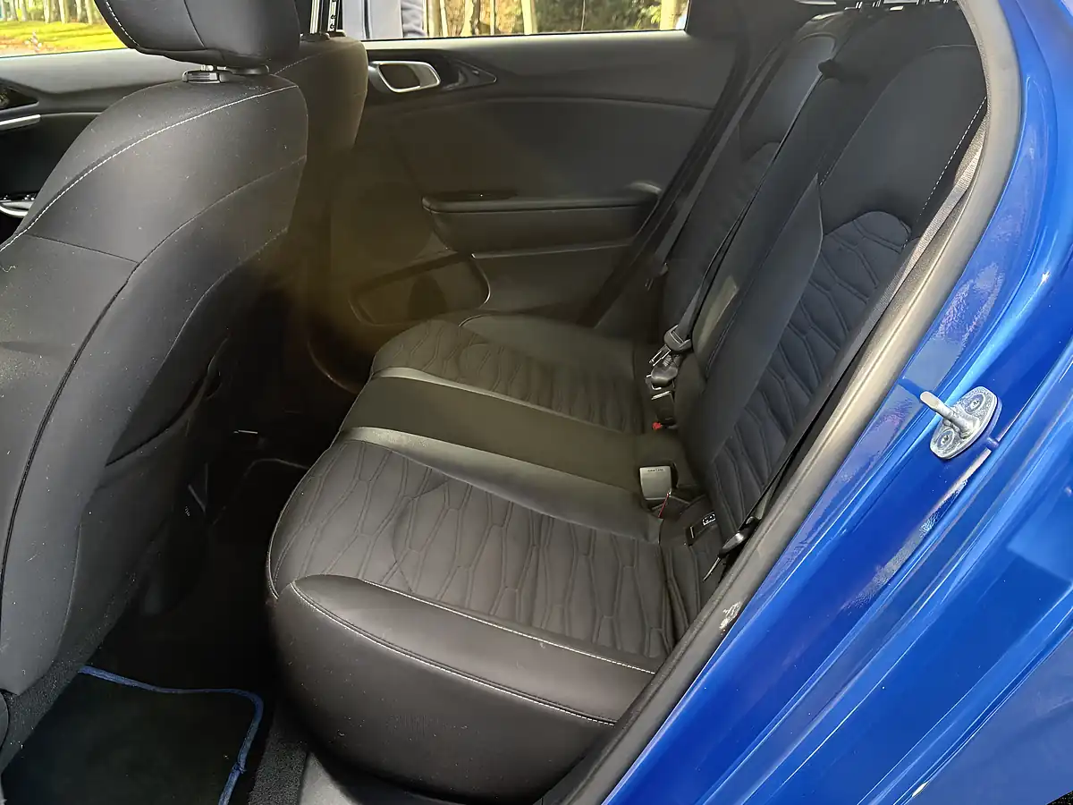 Used 2023 Kia ProCeed GT-Line Blue - Interior and Exterior details 14