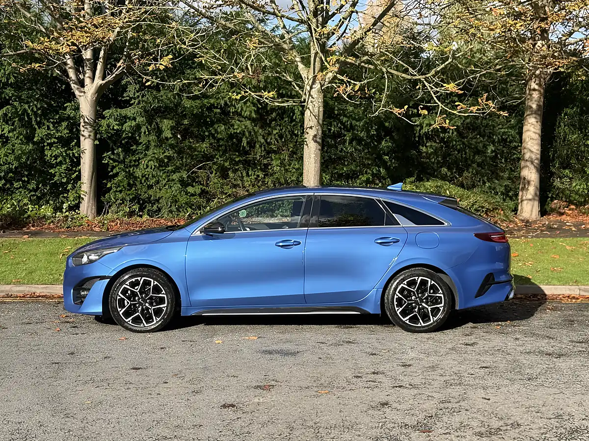 Used 2023 Kia ProCeed GT-Line Blue - Interior and Exterior details 3