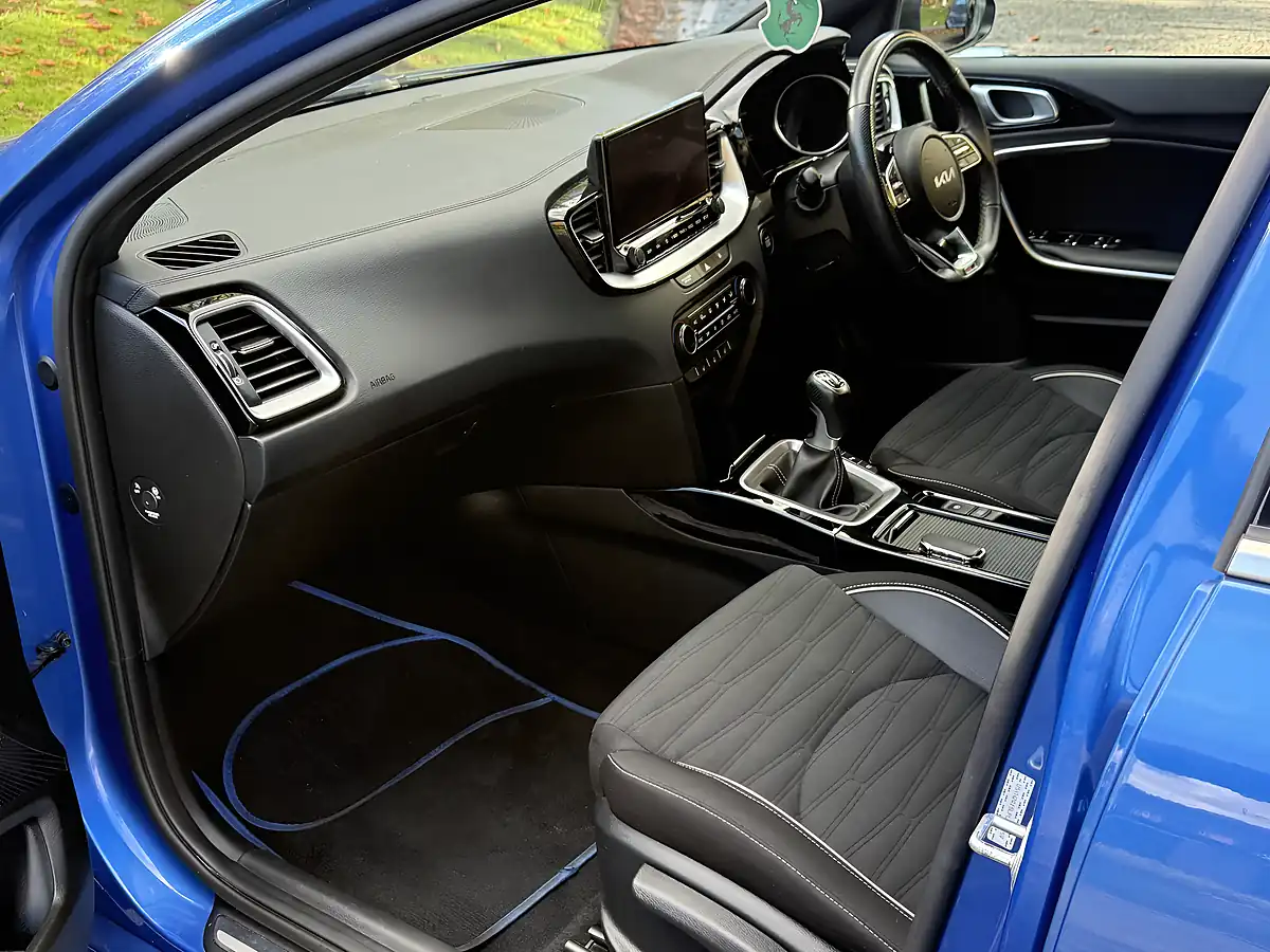 Used 2023 Kia ProCeed GT-Line Blue - Interior and Exterior details 4