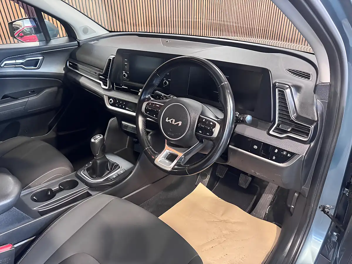 Used 2023 Kia Sportage 2 Grey - Interior and Exterior details 14