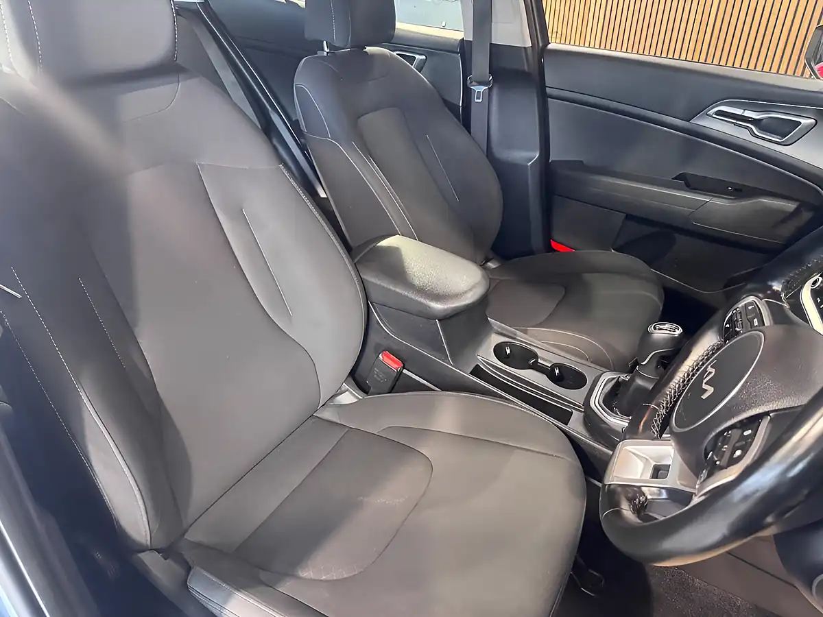 Used 2023 Kia Sportage 2 Grey - Interior and Exterior details 16