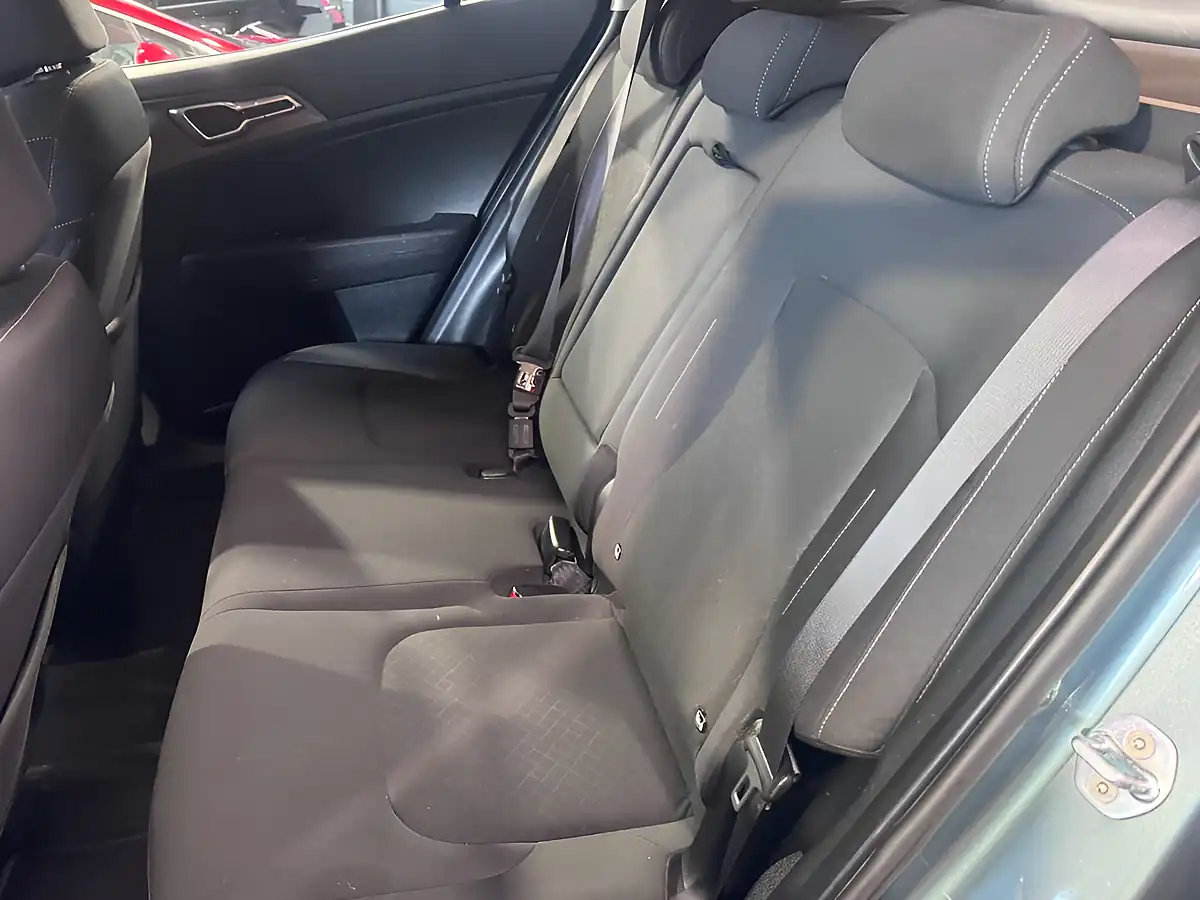 Used 2023 Kia Sportage 2 Grey - Interior and Exterior details 17