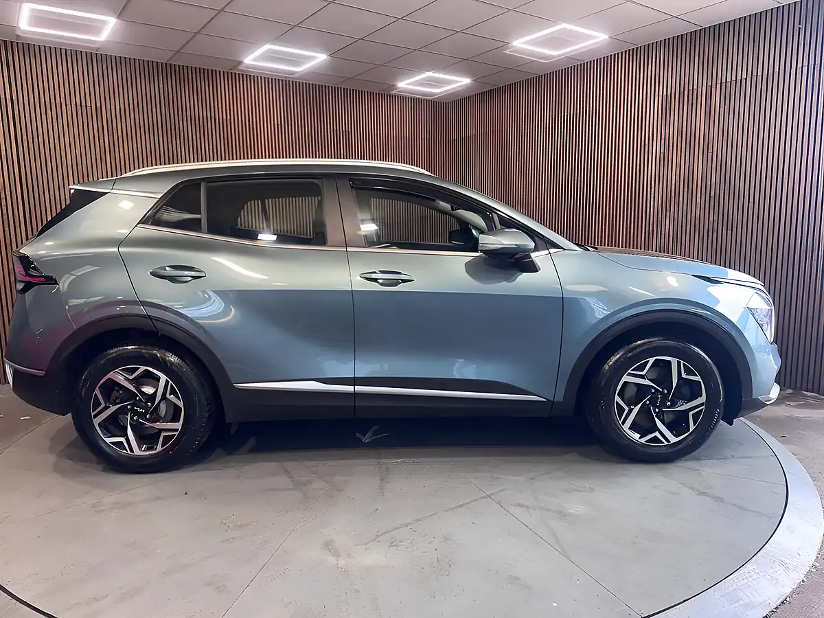Used 2023 Kia Sportage 2 Grey - Interior and Exterior details 8