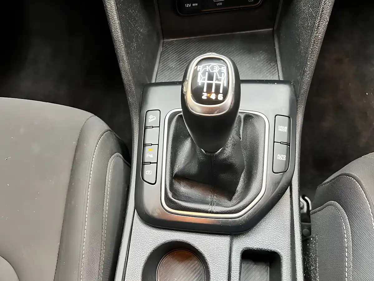 Used 2023 Kia Sportage 2 White - Interior and Exterior details 10