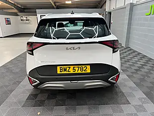 Used 2023 Kia Sportage 2 White - Interior and Exterior details 11