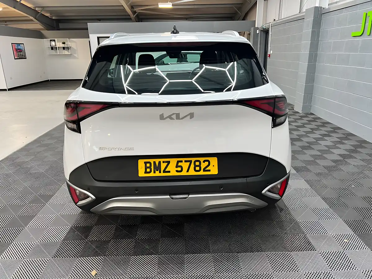 Used 2023 Kia Sportage 2 White - Interior and Exterior details 11