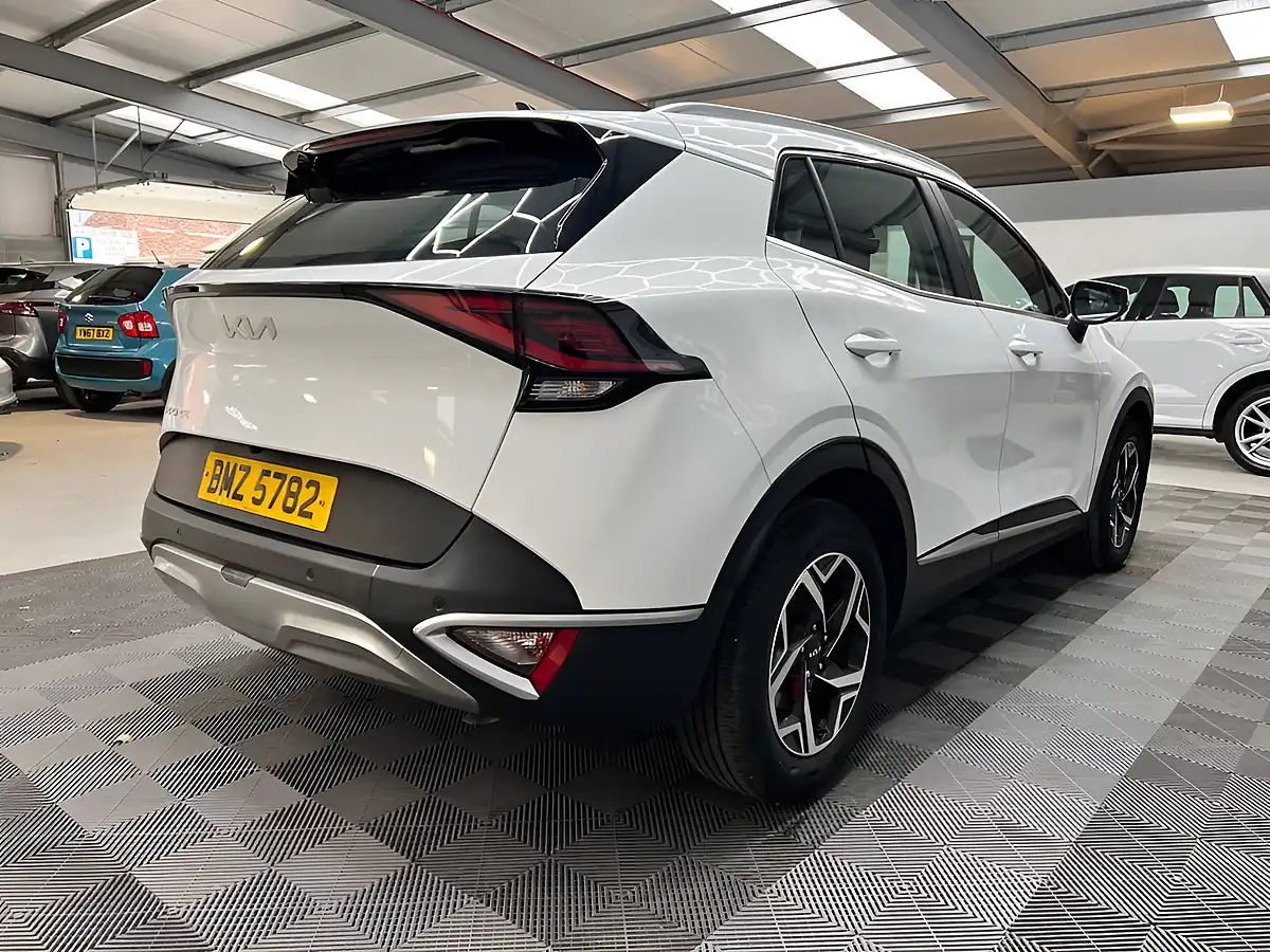Used 2023 Kia Sportage 2 White - Interior and Exterior details 12