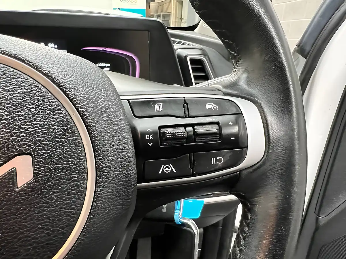 Used 2023 Kia Sportage 2 White - Interior and Exterior details 17