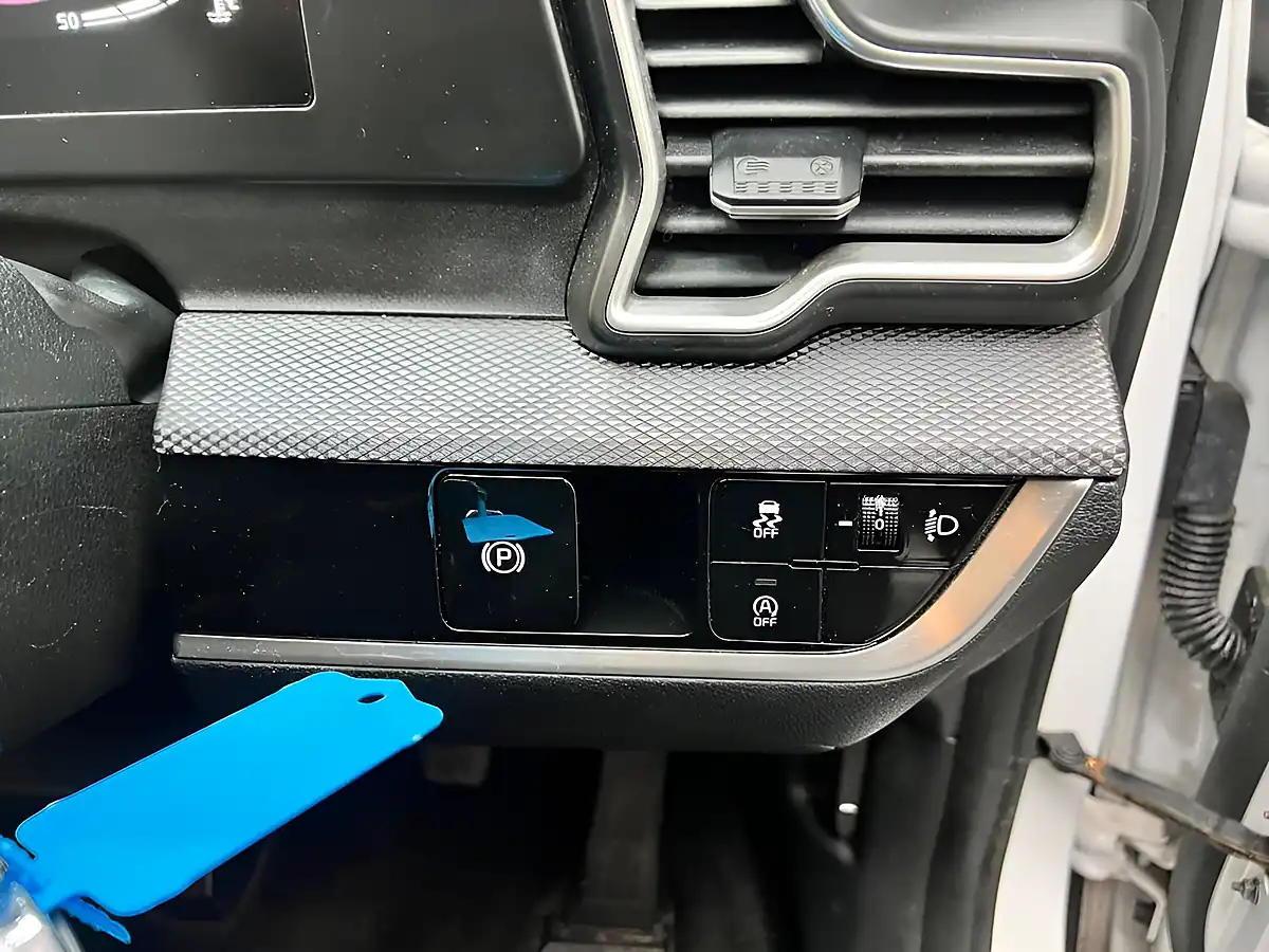 Used 2023 Kia Sportage 2 White - Interior and Exterior details 18