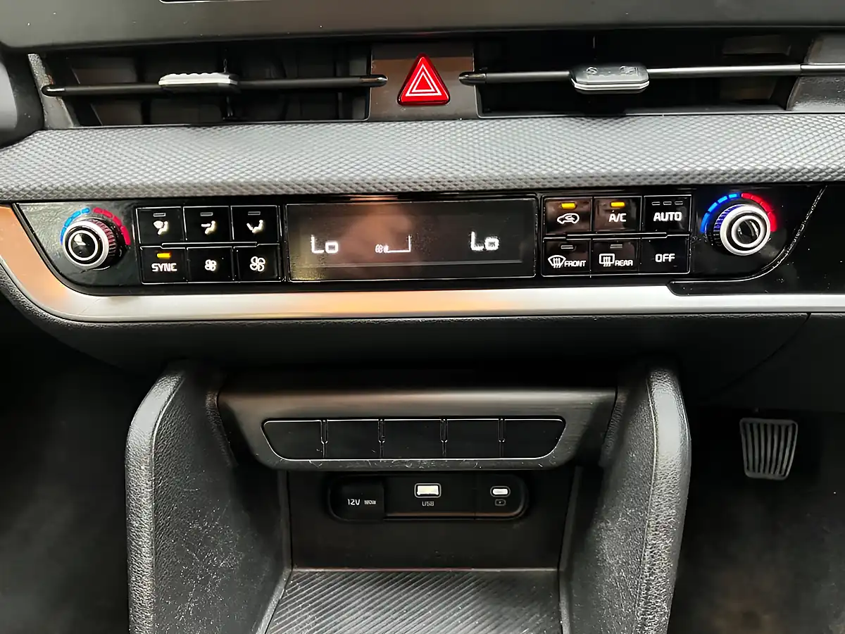 Used 2023 Kia Sportage 2 White - Interior and Exterior details 19