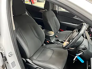 Used 2023 Kia Sportage 2 White - Interior and Exterior details 5