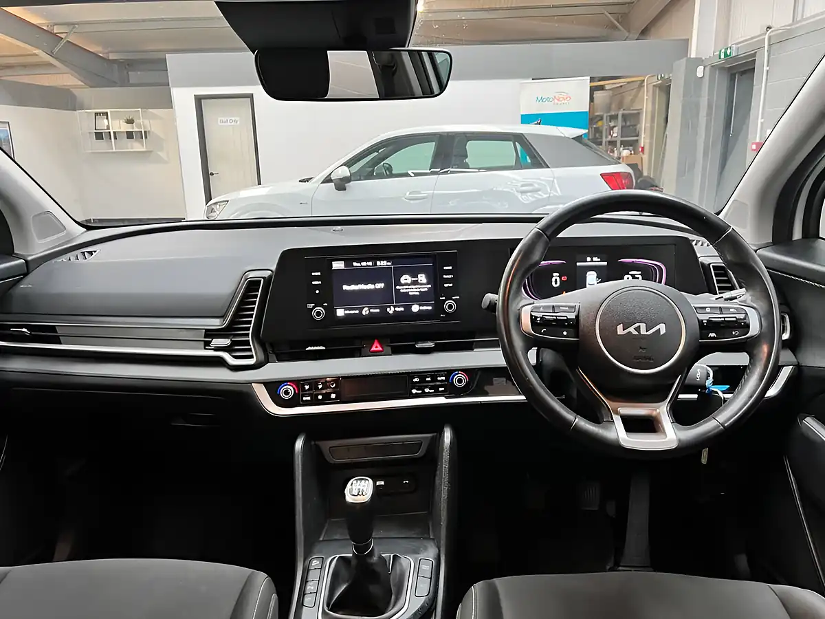 Used 2023 Kia Sportage 2 White - Interior and Exterior details 6
